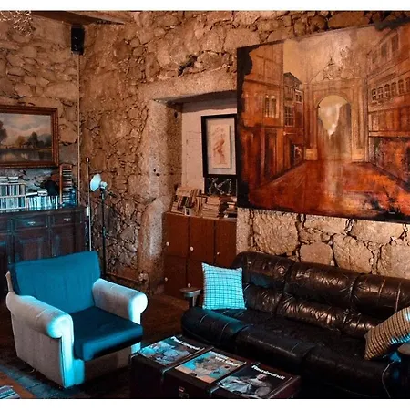 ホステル Family Adams House ブラガ