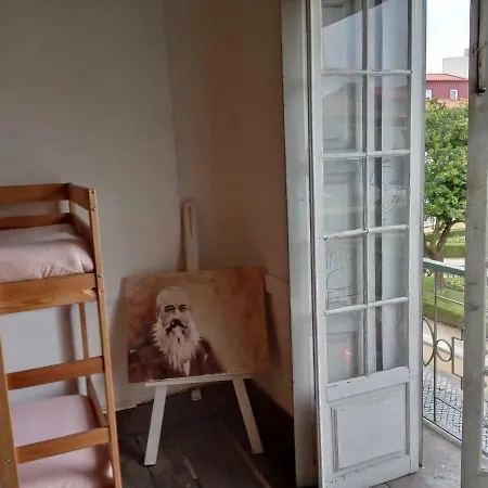 Family Adams House ホステル