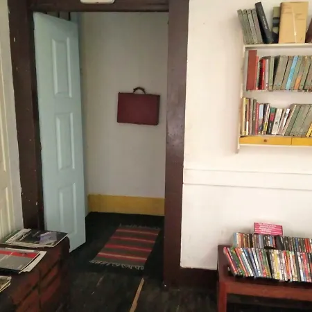 Family Adams House بيت شباب براغا