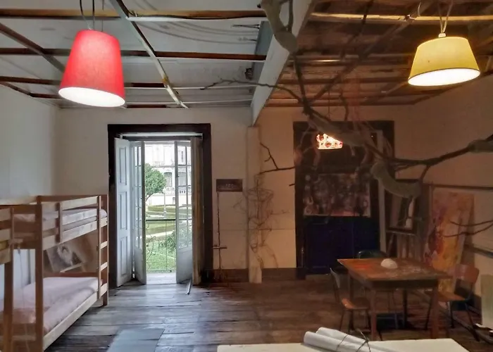 Family Adams House Hostel *