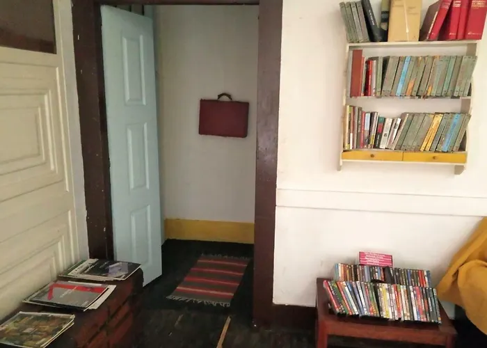 Family Adams House بيت شباب براغا